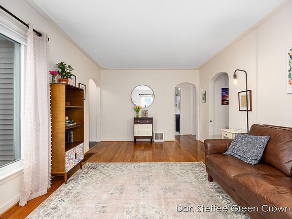 5th image of 1254 Oaklawn St NE