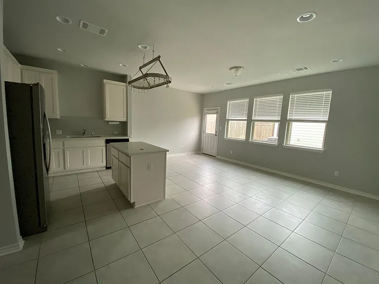 1740 Artesian Springs Xing — Photo 7