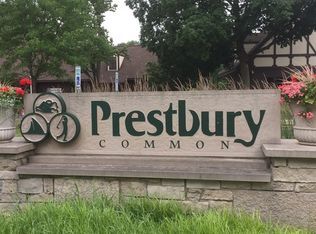 2 Yorkshire Ct, Sugar Grove, IL 60554