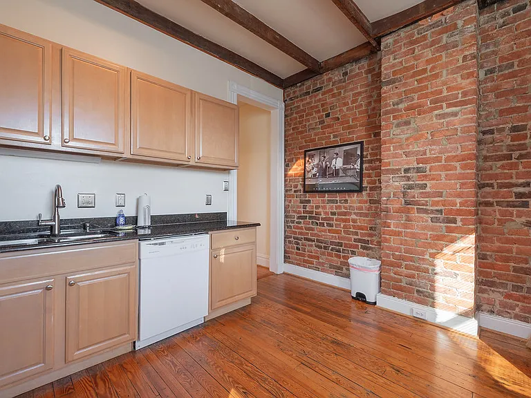113 N Robinson St — Photo 14