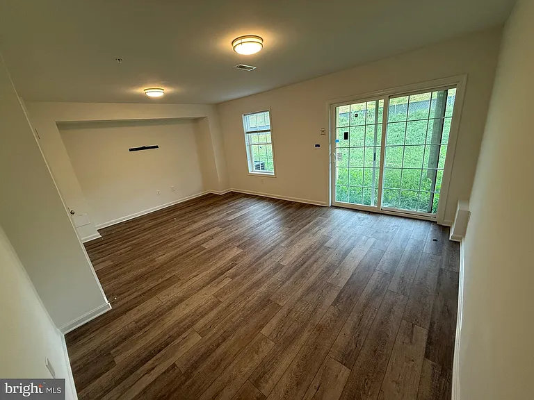 326 Avon Dr — Photo 8