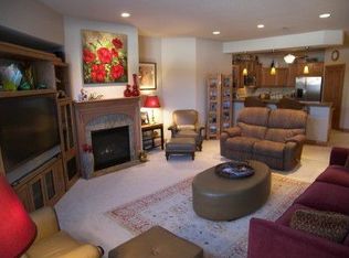 17490 Crest Hill Dr, Brookfield, WI 53045