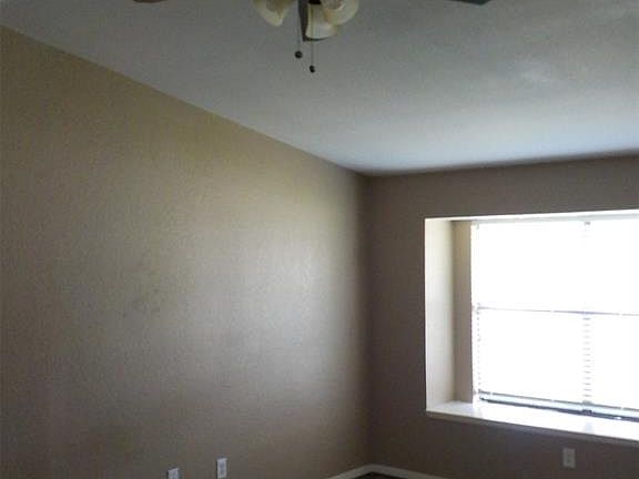 2nd image of 1464 Larchmont Dr