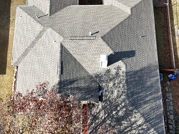 3rd image of 106 Villanova Cir