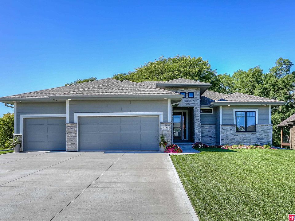 1792 Sycamore St, Council Bluffs, IA 51503 Zillow