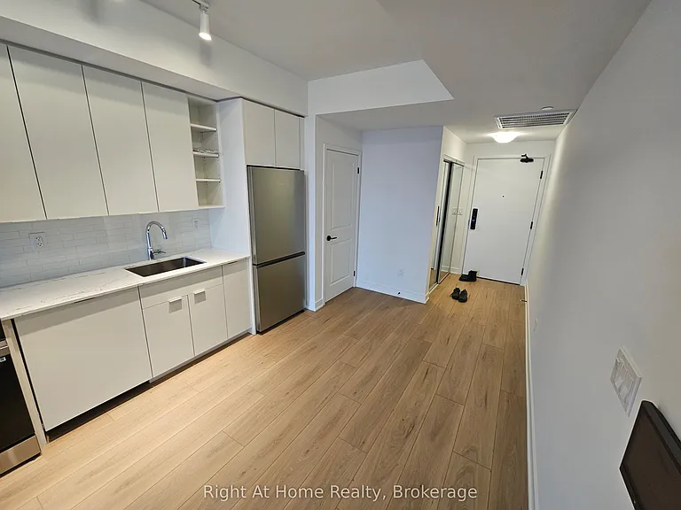 2075 Lakeshore Rd #810 — Photo 2