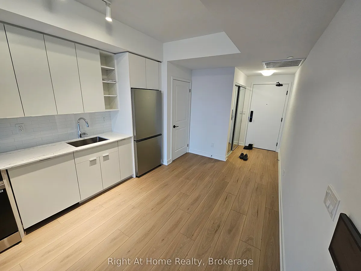 Building Photo - 2075 Lakeshore Rd #810
