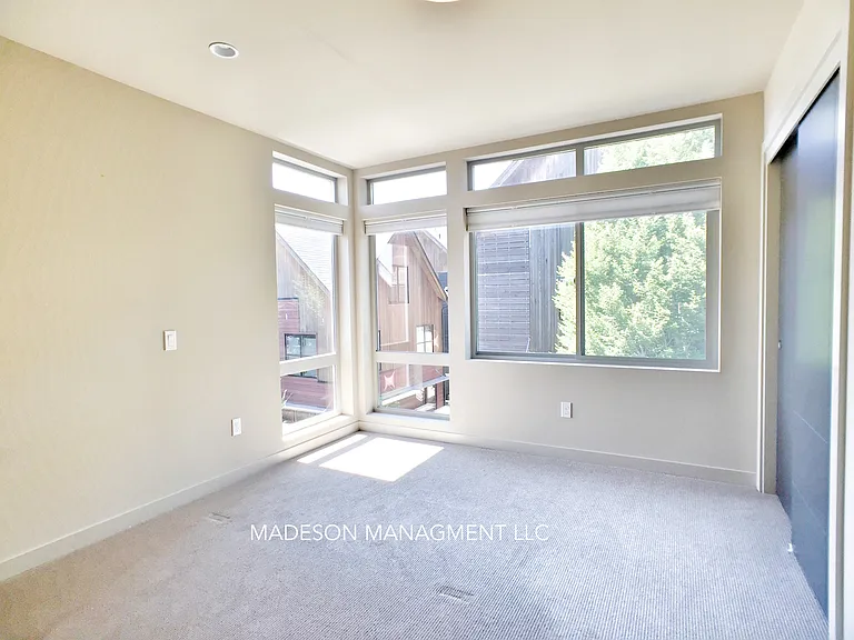 7445A 4th Ave NE — Photo 9