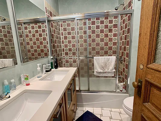 Rented by A P Realty Group NY LTD | media 41