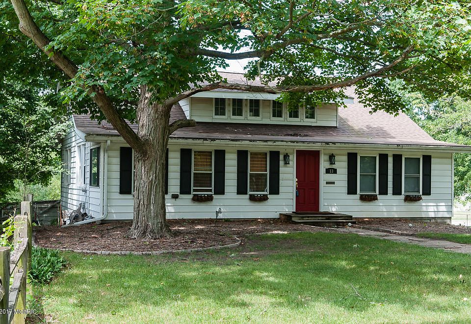 1st image of 13 Cedar Ave N