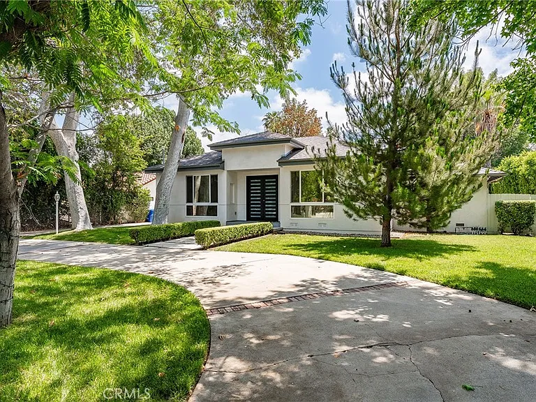 22904 Calvert St — Photo 6