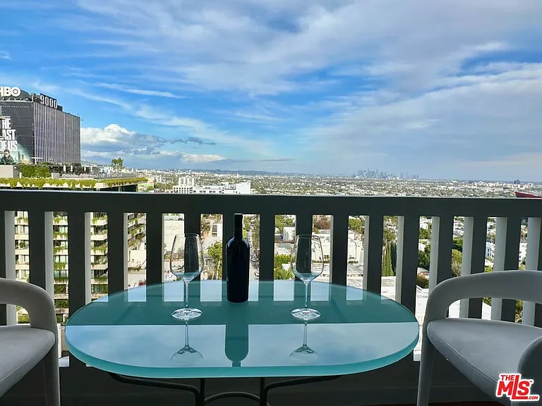 999 N Doheny Dr #1207 — Photo 4