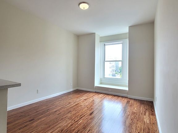 3rd image of 642 Hyde St APT 5