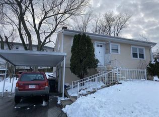 389 Tecumseh St, Fall River, MA 02721