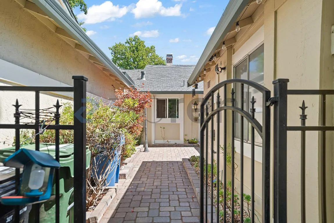 3 bed, 1457 sqft, $4,400 — Photo 3