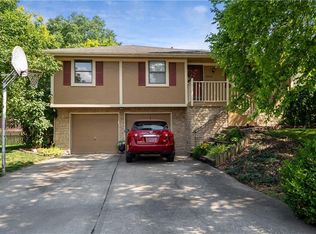 2033 NE Dill Dr, Lees Summit, MO 64086