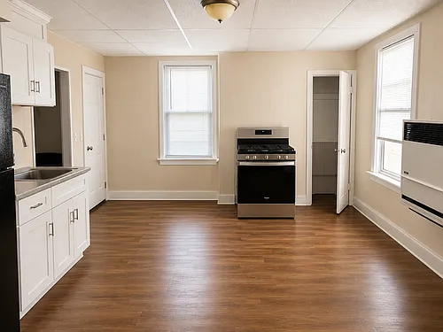53 Burnside Ave #2R Photo 1