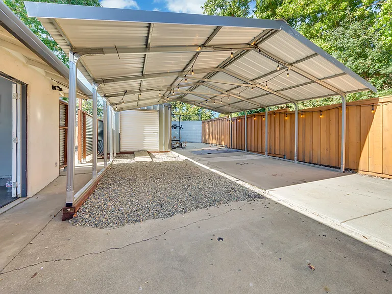 6806 S Land Park Dr — Photo 18