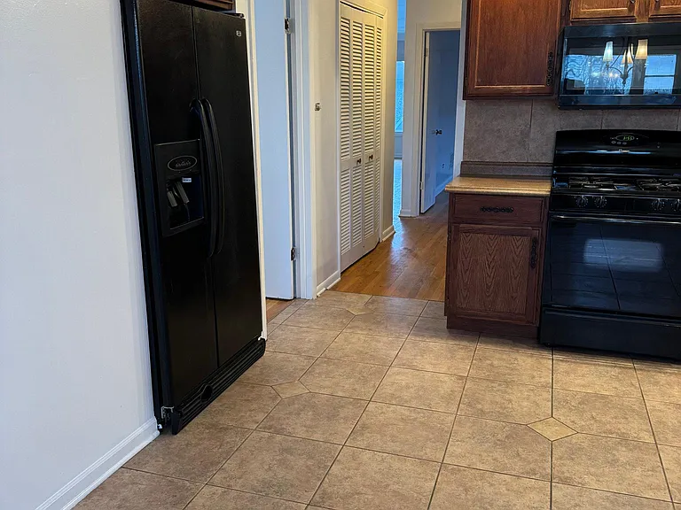 391 Madison Ave #2 — Photo 12