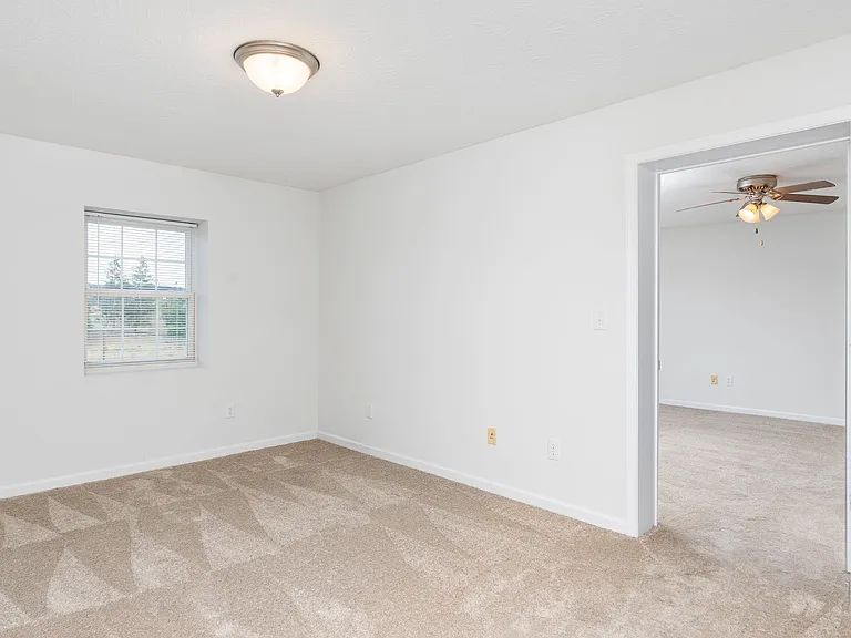 4-102 Rose Garden Ln — Photo 11