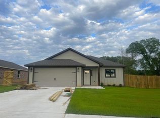 17210 Crossing Cir, Lindale, TX 75771