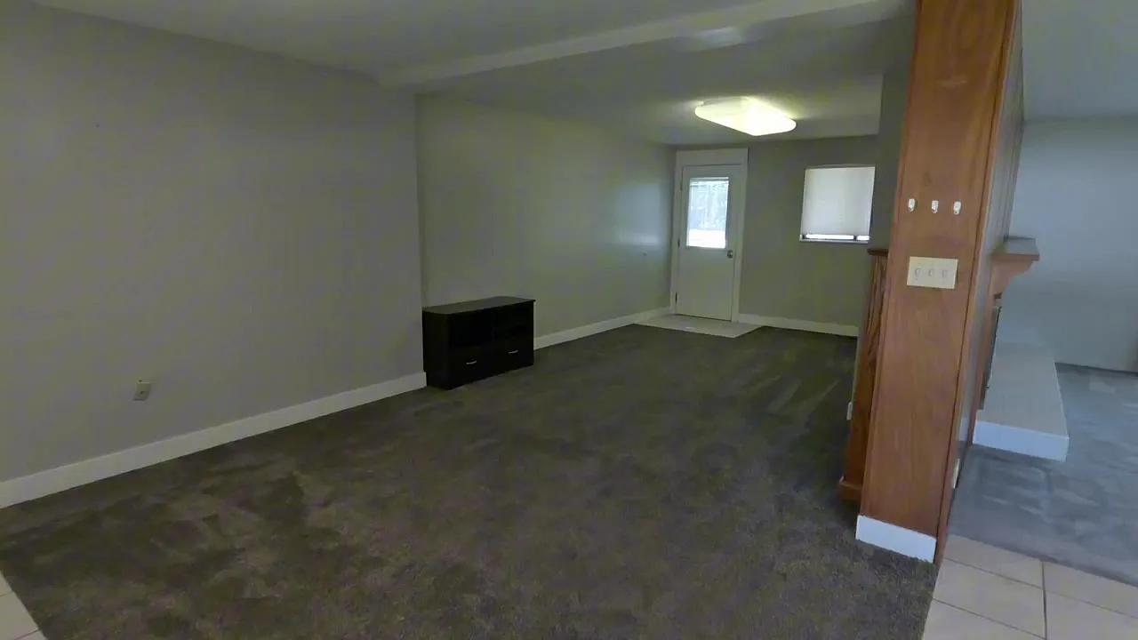 3 bed, 1315 sqft, $2,100 — Photo 1