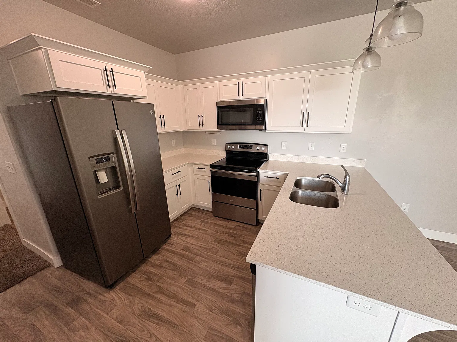 3 bed, 1285 sqft, $1,850 — Photo 1