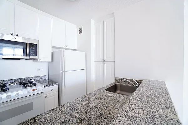 Rented by Renetta Real Estate | media 32