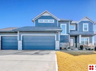 18809 Pinehurst Ave, Omaha, NE 68136