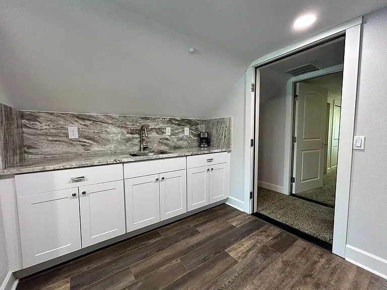 308 Oak St — Photo 6