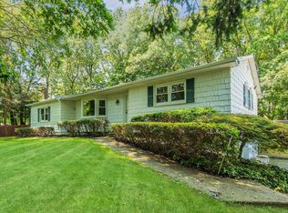 30 Mayfair Rd, Nesconset, NY 11767