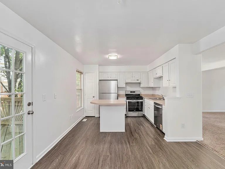 6219 Bella Dr — Photo 2