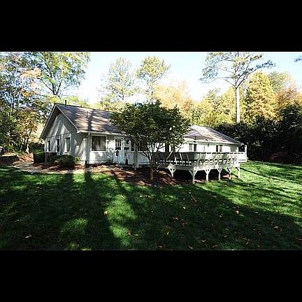 2nd image of 193 Lakeshore Ct NE
