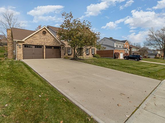 3rd image of 30 Northfield Dr