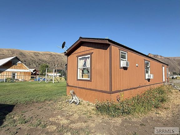 5th image of 233 Obsidian Rd