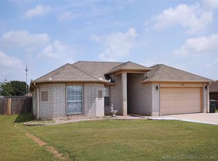 242 Laurel St, Lone Grove, OK 73443