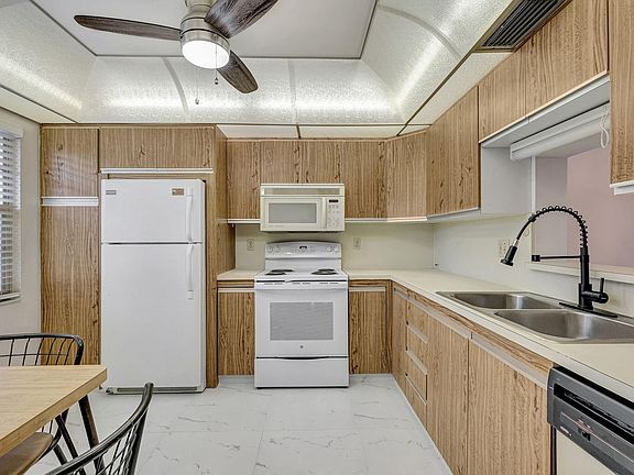 4th image of 2305 Lucaya Lane #C2