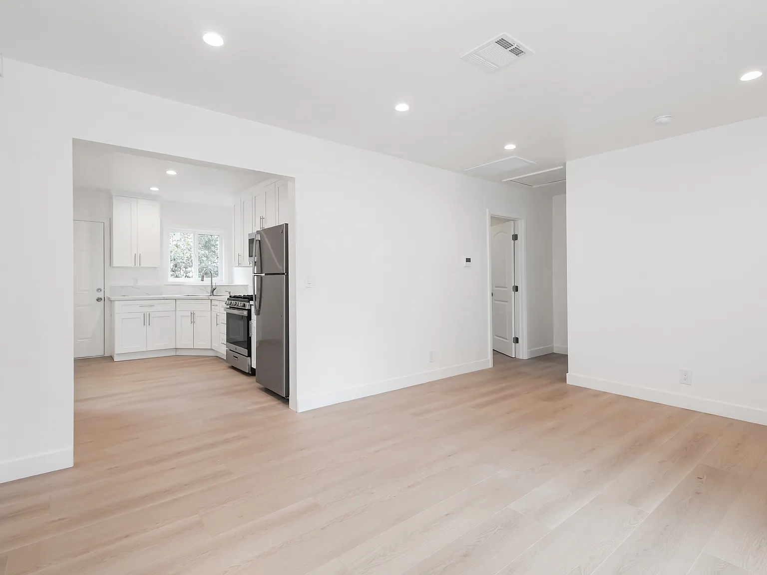 1 bed, 750 sqft, $2,500 — Photo 2