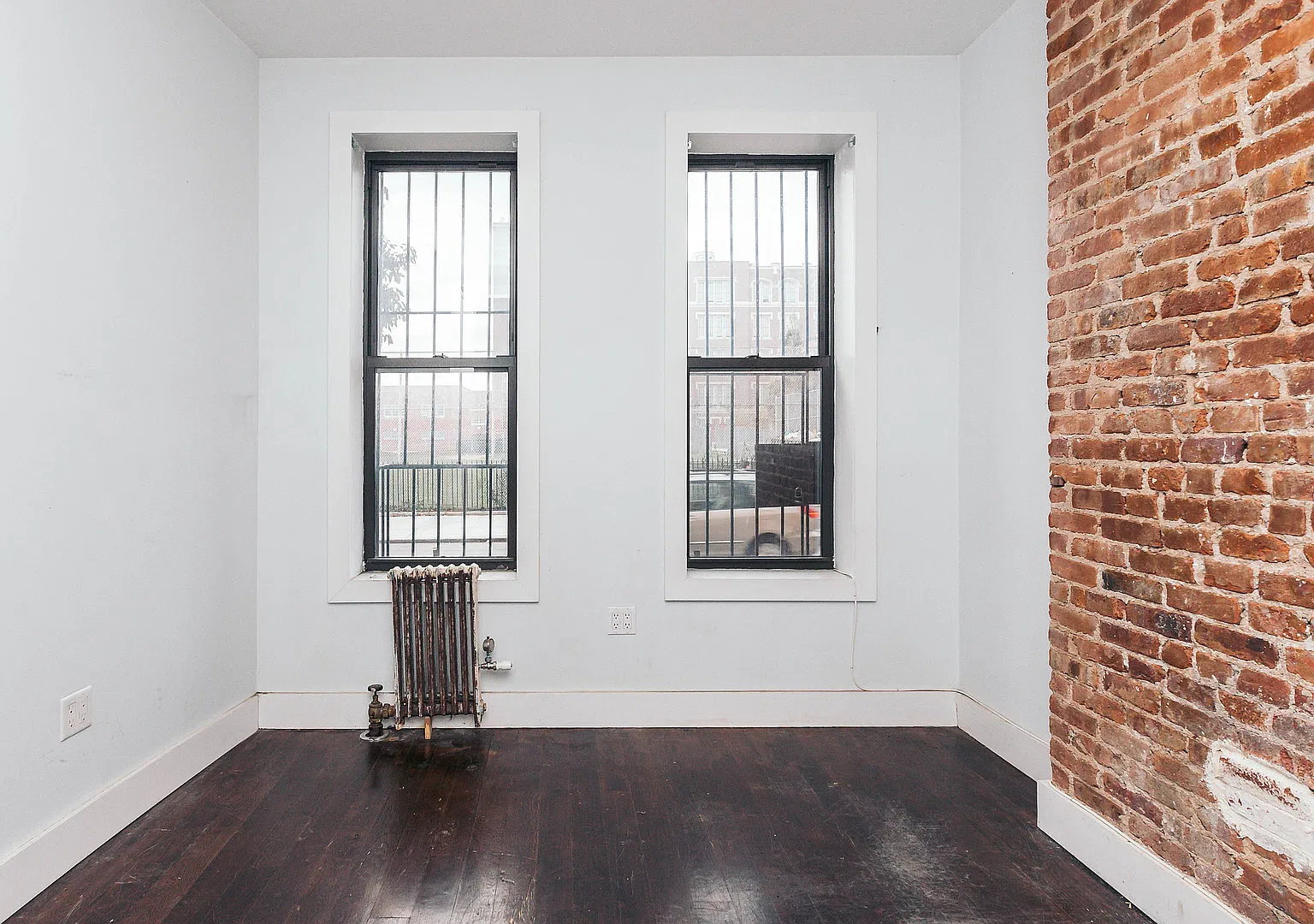 1426 Putnam Ave — Photo 3