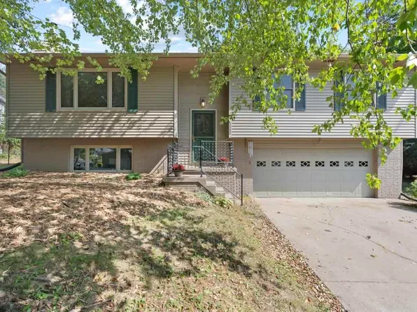 3030 Creighton St, Iowa City, IA 52245