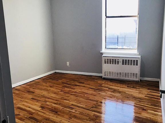 4th image of 922 Bronx Park S APT 4D