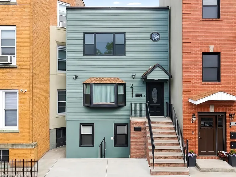 211 New York Ave #2 — Photo 2