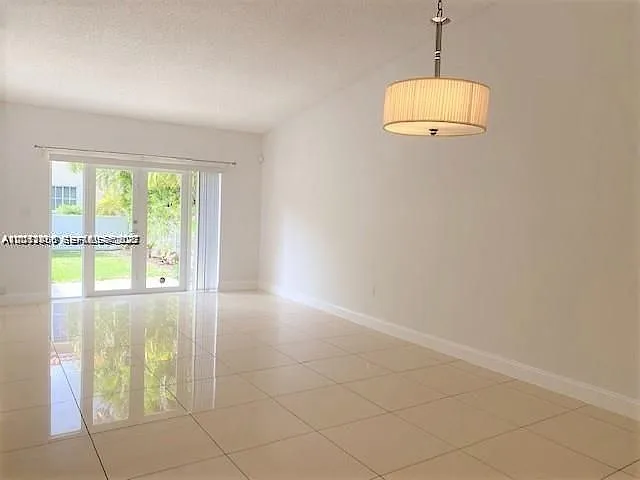 3 bed, 2.0 bath, 2000 sqft, $4,700 — Photo 4