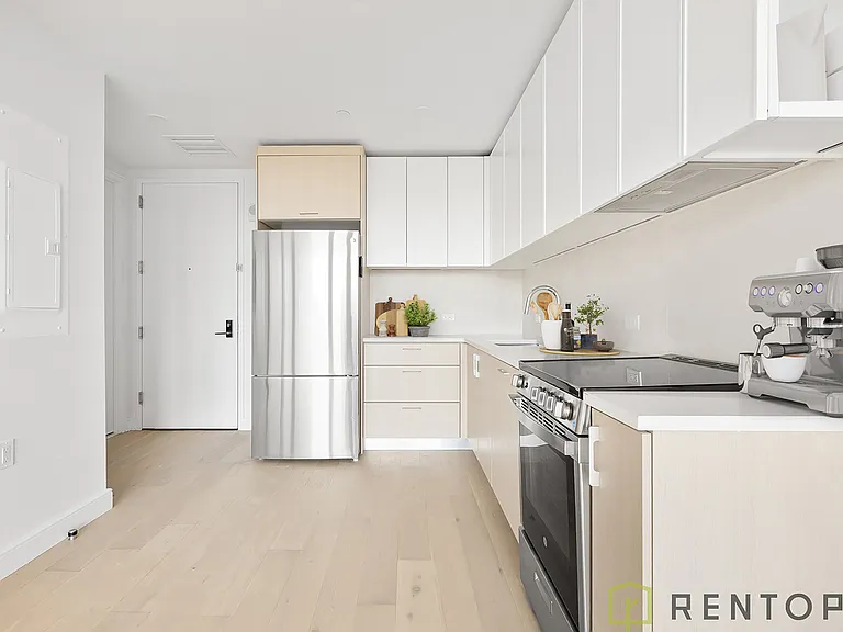 554 W 46th St #615 — Photo 4
