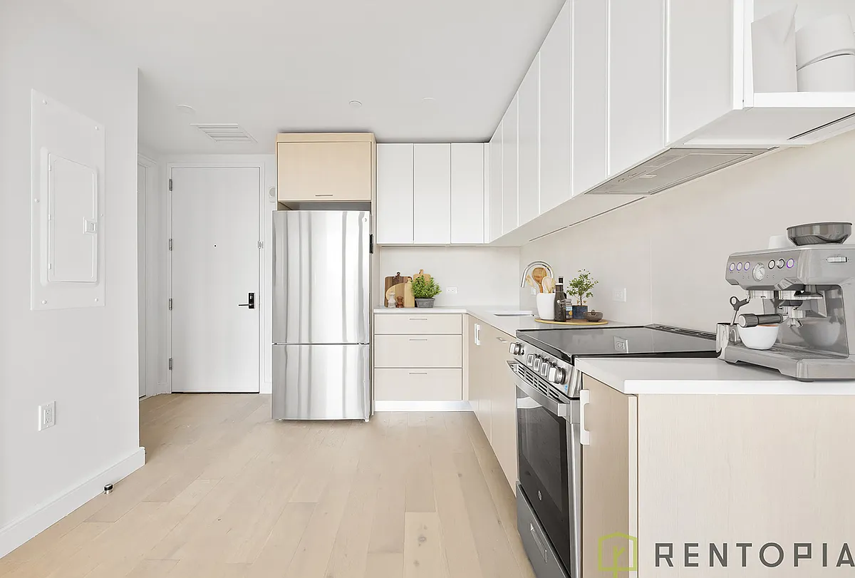 Building Photo - 554 W 46th St #317