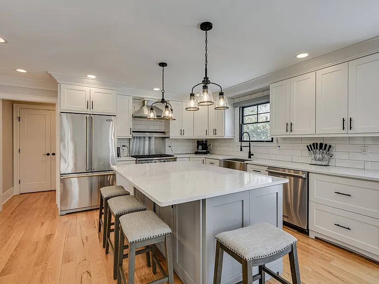 18 Sea Gate Ave — Photo 6