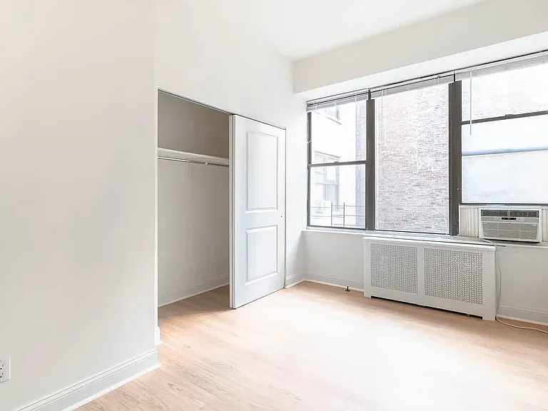 228 W 71st St #10L — Photo 30
