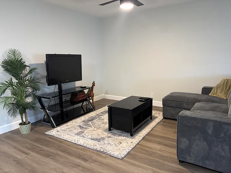 211 Country Ln #C — Photo 11