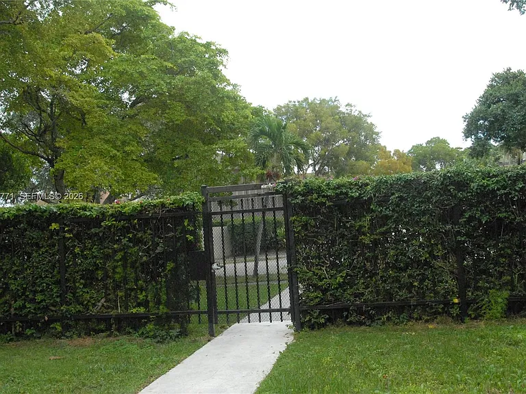 10907 N Kendall Dr #416 — Photo 31
