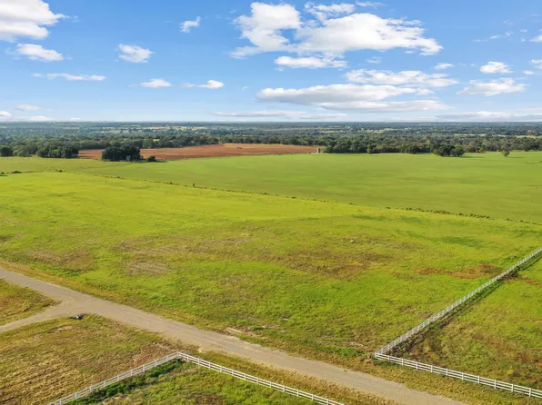 213 Homestead Ct, Lipan, TX 76462